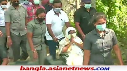 বয়ালে ধুমধুমার পরিস্থিতি, মুখোমুখি বিজেপি-তৃণমূল, মমতা পৌঁছতেই বিক্ষোভ, রাজ্যপালকে ফোন মুখ্যমন্ত্রীর