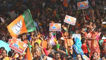 BJP Rally-জ্বালানির দামে শুল্ক কমায়নি রাজ্য,দিলীপ ঘোষের নেতৃত্বে মিছিল,বাঁকুড়ার সোনামুখীতে মিছিল আটকাল পুলিশ