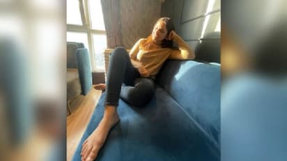 'ഇത്രയും വലിയ കാല്‍!'; കമന്റുകള്‍ വാരിക്കൂട്ടി പരിണീതി ചോപ്രയുടെ ഫോട്ടോ