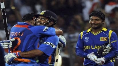 యువీ కంటే ముందు ధోనీ బ్యాటింగ్‌కి వస్తాడని ముందే తెలుసు! అదే కారణం... ముత్తయ్య మురళీధరన్ కామెంట్..