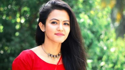 Aparna Das: இதை விட வேற என்ன வேணும் தளபதி ரசிகர்களுக்கு.. 'பீஸ்ட்' அப்டேட் வெளியிட்டு மாஸ் காட்டிய அபர்ணா தாஸ்