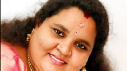 தன் பாடலை திருடியதாக சூப்பர் சிங்கர் ராஜலட்சுமிக்கு தற்கொலை மிரட்டல் விடுத்த... பாடகி மதுரமல்லி திடீர் மரணம்!