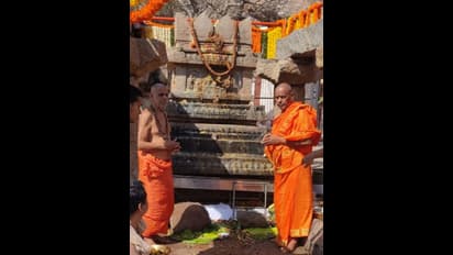 ಗಂಗಾವತಿ: ನವವೃಂದಾವನ ಗಡ್ಡೆಯಲ್ಲಿ ವ್ಯಾಸರಾಜರ ಮಧ್ಯಾರಾಧನೆ