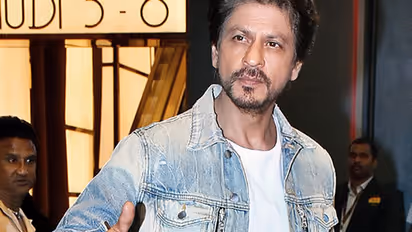 Photos: ಶಾರುಖ್ ಖಾನ್ ಐಷಾರಾಮಿ ವ್ಯಾನಿಟಿ ವ್ಯಾನ್ ಇದು!