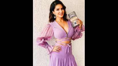 ಸನ್ನಿಯ ಮನಿ ಹನಿ ಲುಕ್..! ಇದು ಡಿಫರೆಂಟ್