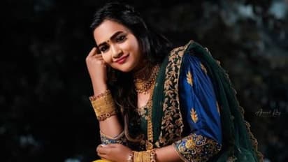 இனி நடிகை மட்டும் இல்லை? படித்து பட்டம் வாங்கிய 'பாண்டியன் ஸ்டோர்' காவியா புகைப்படத்துடன் வெளியிட்ட தகவல்!