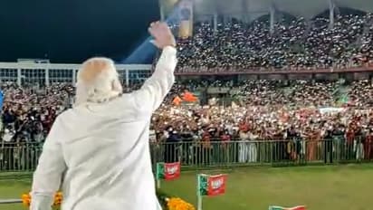 ಪ್ರಧಾನಿ ಮೋದಿಗೆ ಕೇರಳ ಜನತೆಯ ಅದ್ಧೂರಿ ಸ್ವಾಗತ; ಕ್ರೀಡಾಂಗಣದಲ್ಲಿ ಫ್ಲಾಶ್ ಲೈಟ್ ಮಿಂಚು!