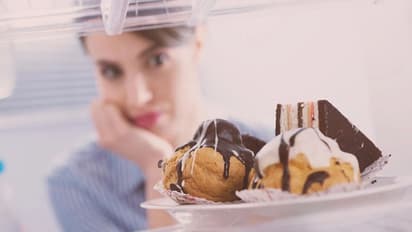 জাঙ্ক ফুড খেতে খুব ভালো লাগে? এর পিছনে রয়েছে অদ্ভুত এই কারণগুলো