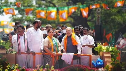 குஷ்புவுக்கு ஆதரவாக களமிறங்கிய அமித் ஷா... அலங்கரிக்கப்பட்ட வாகனத்தில் தீவிர பிரச்சாரம்...!