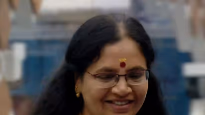 ബിഗ് ബോസില് നിന്ന് പുറത്ത്, മോഹൻലാലിനോടും മറ്റുള്ളവരോടും ഭാഗ്യലക്ഷ്മി യാത്ര പറഞ്ഞത് ഇങ്ങനെ!