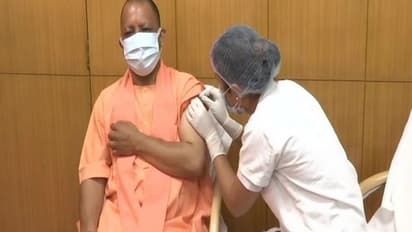 24 घंटे में कोरोना के 4,164 नए मरीज मिले, 31 लोगों की मौत, सीएम योगी ने भी लगवाई कोरोना वैक्सीन