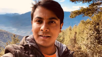 Youngster creates startup during lockdown, artisans sell their products using it