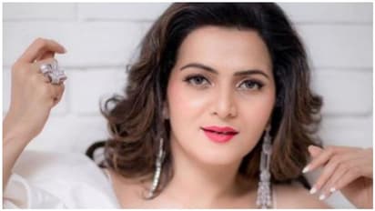 விஜய் டிவி தொகுப்பாளினி டிடியின் முன்னாள் கணவரின் இரண்டாவது மனைவி இவரா? சந்தேகத்தை ஏற்படுத்திய புகைப்படம்!