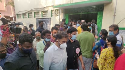 மகள்களுடன் வரிசையில் நின்று வாக்களித்த கமல் ஹாசன்... நடிகர்கள் சூர்யா,கார்த்தி, சிவக்குமார் வாக்களிப்பு...!