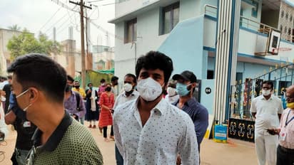 காலை முதலே ஆர்வமுடன் வாக்களிக்கும் திரைப்பிரபலங்கள்... சிவகார்த்திகேயன், பிரபு, விக்ரம் பிரபு வாக்களிப்பு...!