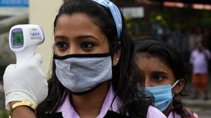 அதிர்ச்சி.. காய்ச்சலுடன் வரும் வாக்காளர்கள் திருப்பி அனுப்பப்பட்டனர்... மாலை 6 மணிக்கு மீண்டும் வாய்ப்பு...!