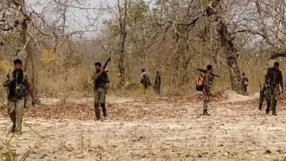 దంతేవాడ జిల్లాలో ఎన్కౌంటర్.. రూ. 5 లక్షల రివార్డు ఉన్న మావోయిస్ట్ నేత హతం..