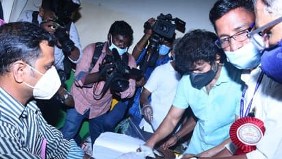 தளபதி விஜய் ஓட்டி வந்த சைக்கிள் விலை இவ்வளவா?... வாயை பிளக்கும் ரசிகர்கள்...!