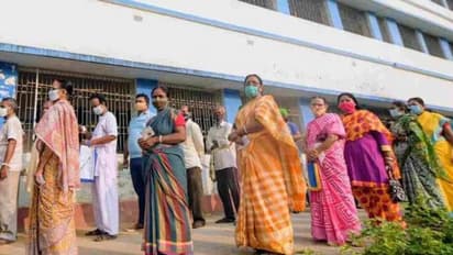 வாக்குச்சாவடி மேற்கூரை இடிந்து விழுந்து விபத்து... 5 பேர் காயம்.. மருத்துவமனையில் சிகிச்சை..!