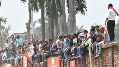 PM की कूचबिहार रैली में जनसैलाब देख उड़ जाएगी ममता की नींद, मोदी को देखने कोई पेड़-कोई जा बैठा दीवार पर