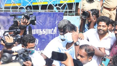 விஜய் சேதுபதி, ஐஸ்வர்யா ராஜேஷ், ரம்யா பாண்டியன் போன்ற பல பிரபலங்கள் ஆர்வத்துடன் வாக்களித்தனர்! போட்டோஸ்...