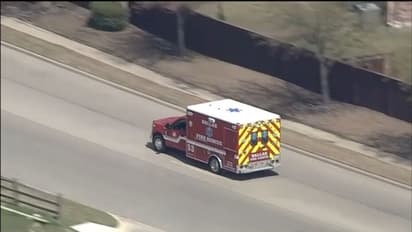 పుల్లూరు చెక్పోస్టు వద్ద నిలిచిపోయిన వాహనాలు: అంబులెన్స్లోనే ఇద్దరు రోగులు మృతి