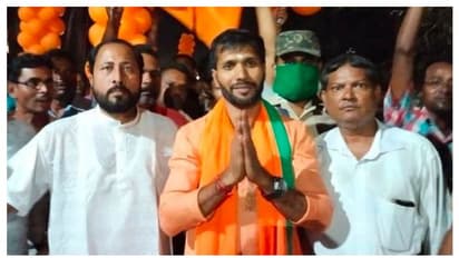 নিজের দল বিজেপিকে নিয়ে অশোক দিন্দার বেফাঁস ট্যুইট, নেট দুনিয়ায় হাসির রোল