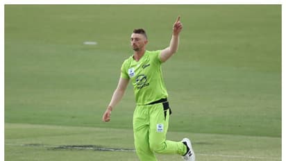 ఐపిఎల్ 2021: కోహ్లీ సేనకు షాక్, టాప్ ప్లేయర్ కు కరోనా పాజిటివ్