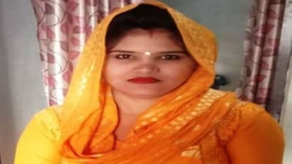 बच्चों के सामने मां को मारे इतने चाकू की तोड़ दी आंतें और पसलियां, शव के पास बैठ बिलखते रहे मासूम