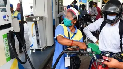 Petrol - Diesel Price Today: ಪೆಟ್ರೋಲ್, ಡೀಸೆಲ್ ಇಂದಿನ ದರವೆಷ್ಟು? ಇಲ್ಲಿದೆ ಜಿಲ್ಲಾವಾರು ಪಟ್ಟಿ!