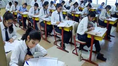 UP Board Exam 2021: यूपी बोर्ड ने बदला एग्जाम का टाइम टेबल, अब इस तारीख से होंगी 10th 12th की परीक्षा