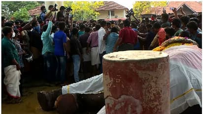 തിരുവിതാകൂര്‍ ദേവസ്വം ബോർഡിന്‍റെ കൊമ്പൻ ചരിഞ്ഞതില്‍ പ്രതിഷേധം; എന്‍ വാസുവിനെ പ്രതിഷേധക്കാര്‍ തടഞ്ഞു