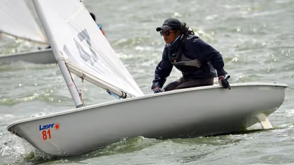 സെയിലിംഗില് ഒളിംപിക്സ് യോഗ്യത; ചരിത്രനേട്ടവുമായി ഇന്ത്യന് താരം നേത്ര കുമനൻ