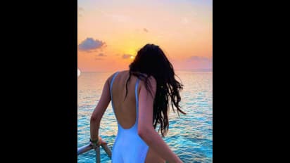 ಬೇಸಗೆಯ ಬಿಸಿ ಮತ್ತಷ್ಟು ಏರಿಸುತ್ತಿದ್ದಾರೆ ಜಾಹ್ನವಿ..! ಮಾಲ್ಡೀವ್ಸ್‌ನಲ್ಲಿ ಹಾಟೆಸ್ಟ್ ಲುಕ್