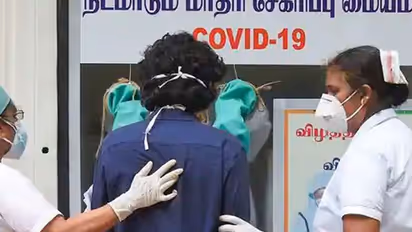 #BREAKING கொரோனாவின் கோரப்பிடியில் தமிழகம்.. உயிரிழப்பு எண்ணிக்கை 98ஆக உயர்வு.. 17,000ஐ நெருக்கும் பாதிப்பு.!