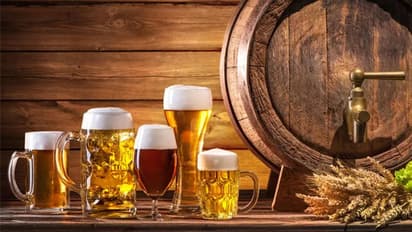 ഒരു സ്മാര്ട്ട് ഫോണിന് രണ്ട് ബിയര് സൌജന്യം; മൊബൈല് ഫോണ് കടയുടമ അറസ്റ്റില്