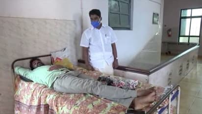 കൊട്ടാരക്കരയിൽ അച്ഛനും മകനും പൊലീസ് മർദ്ദനം; മകന്റെ വൃഷ്ണങ്ങള് ഞെരിച്ചുടയ്ക്കാന് ശ്രമിച്ചു