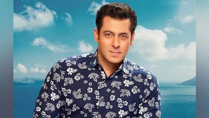 স্বাস্থ্যকর্মীদের জন্য খাবারের সরঞ্জাম, নিজেই কিচেনে খাবারের মান চেখে দেখছেন ভাইজান