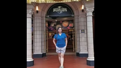 'தெய்வமகள்' சீரியல் அண்ணியாரா இது..? முட்டிக்கு மேல் குட்டை டவுசர் போட்டு செம்ம மாடர்னாக கொடுத்த போஸ்!