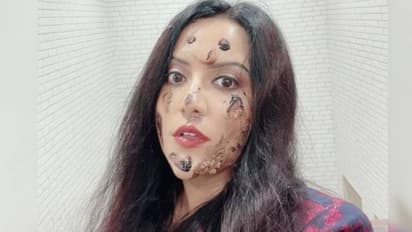 अमृता फडणवीस ने शेयर की ऐसी तस्वीर, लिखा-'सिर्फ कुछ दाग अच्छे लगते हैं', जानिए क्या हैं इसके मायने