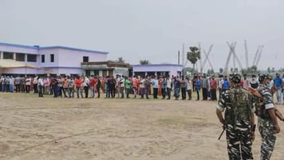 हिंसा: कूचबिहार में नेताओं की एंट्री पर 2 घंटे तक रोक, EC ने कहा- CISF ने आत्मरक्षा में फायरिंग की