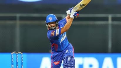 #IPL2021 ஒரே ஓவரில் 6 பவுண்டரிகள் அடித்து சாதனை படைத்த பிரித்வி ஷா! ஐபிஎல் வரலாற்றில் 2வது பேட்ஸ்மேன் பிரித்வி