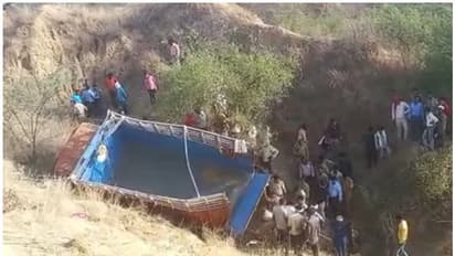 ഉത്തര്പ്രദേശില് ട്രക്ക് നിയന്ത്രണം വിട്ട് കൊക്കയിലേക്ക് മറിഞ്ഞ് പത്ത് പേർ മരിച്ചു