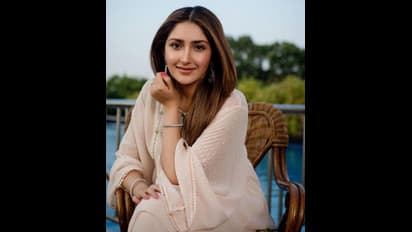 ತನಗಿಂತ 17 ವರ್ಷ ಹಿರಿಯ ನಟನನ್ನು ಪ್ರೀತಿಸಿ ಮದುವೆಯಾದ ಯುವರತ್ನ ಹಿರೋಯಿನ್