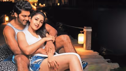 செம்ம கியூட்... முதல் முறையாக ரசிகர்களுக்கு மகளை கட்டிய சாயிஷா! வைரலாகும் வீடியோ.!