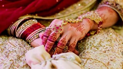 Divorce : 'ലാപ്ടോപും ഫോണും സോപ്പുപൊടിയില് കഴുകി, ഭാര്യക്ക് അമിത വൃത്തി'; വിവാഹമോചനം തേടി യുവാവ്