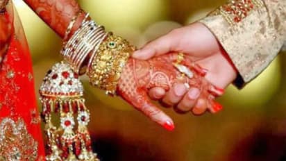 சொத்தில் ஒரு பைசா கூட வேண்டாம்... கணவரை பிரிவதில் உறுதியாக இருக்கிறாரா விஜய் பட நடிகை? பரபரப்பு தகவல்!!