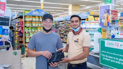 చైనా యువకుడికి సాయం.. దుబాయిలో భారతీయుడిపై ప్రశంసలు