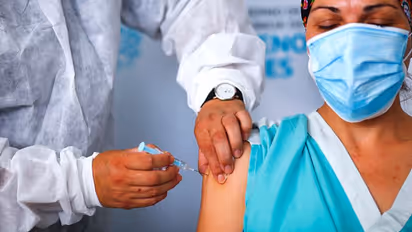 ಕರ್ಫ್ಯೂ ಇದ್ದರೂ ಕೋವಿಡ್ ಟೆಸ್ಟ್, ಲಸಿಕೆಗೆ ಜನಸಂದಣಿ