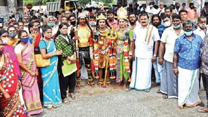 வாழ்வாதாரத்தை கேள்வி குறியாக்கிய கொரோனா? தளர்வுகள் வேண்டும்... போராட்டத்தில் குதித்த நாட்டுப்புற கலைஞர்கள்!